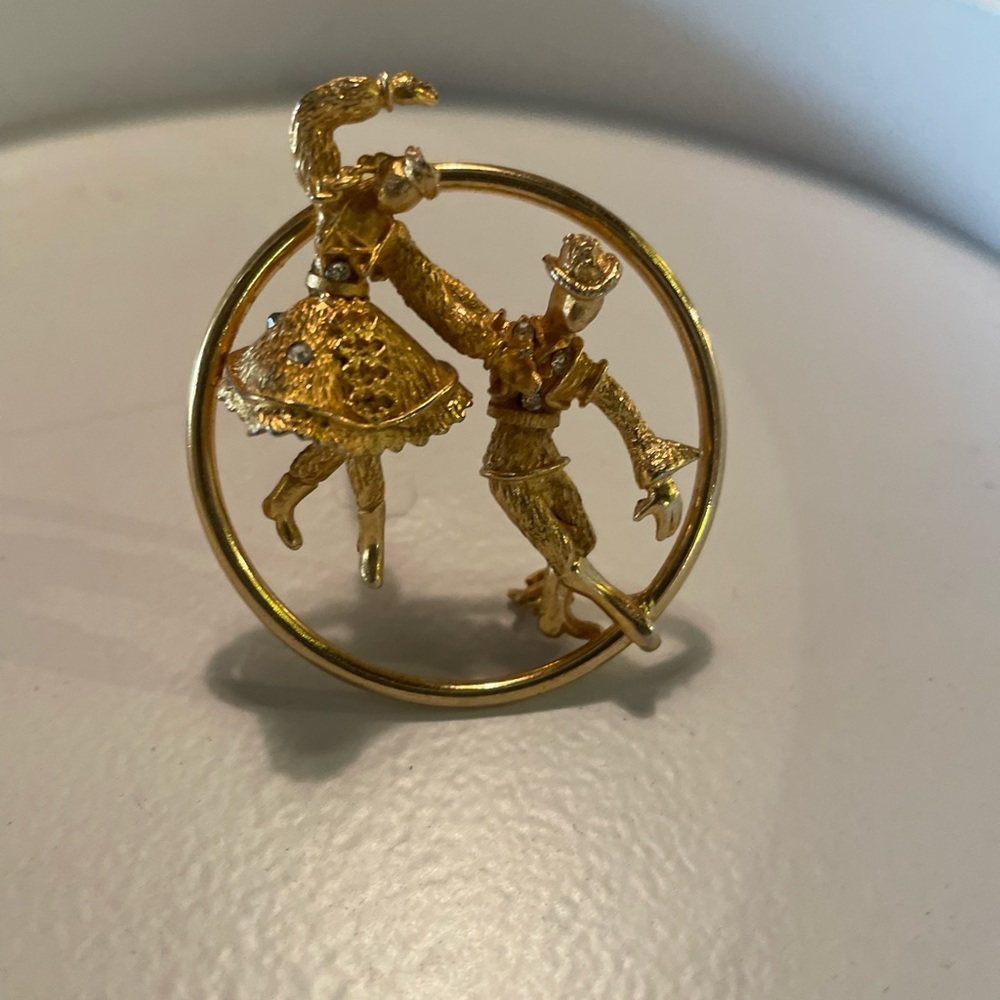 Vintage dancing couple brooch pin